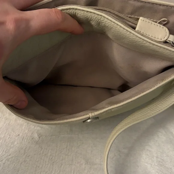 Elegant Cream Shoulder Crossbody Flap Bag - Picture 11 of 13